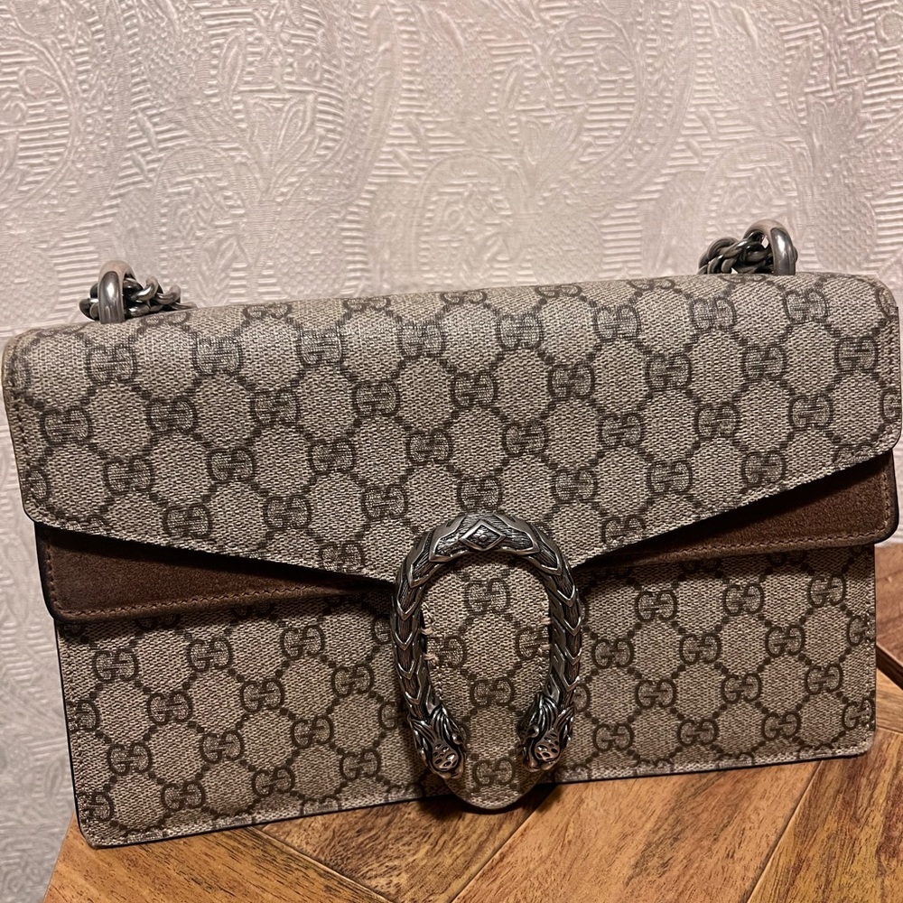 Small Dionysus GG pattern, trimmed with taupe details